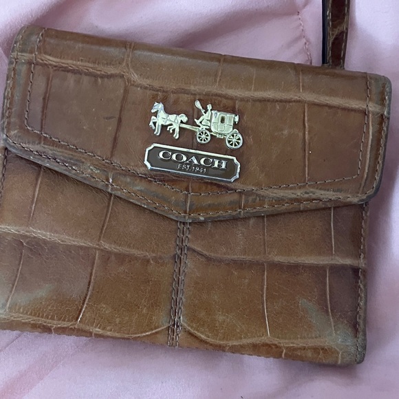 Coach Vintage crocodile Tan Leather Wallet with Gold Accents - Picture 2 of 8